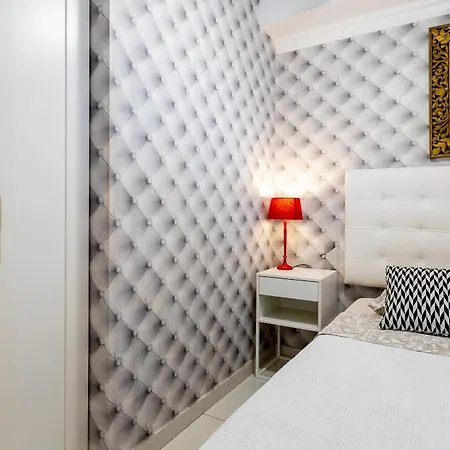 Apartment Beachfront Bliss - Tenerife Royal Gardens Playa de las Americas (Tenerife)