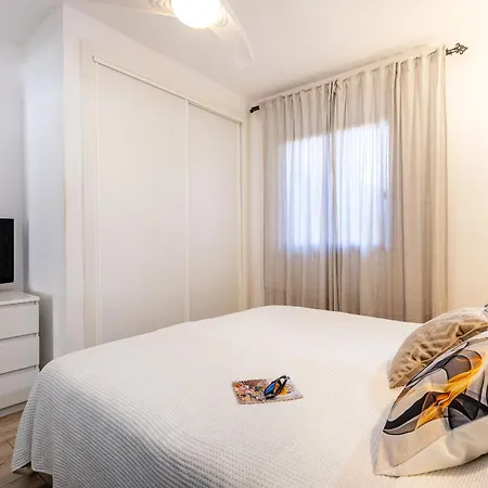 Beachfront Bliss - Tenerife Royal Gardens Apartment Playa de las Americas (Tenerife)