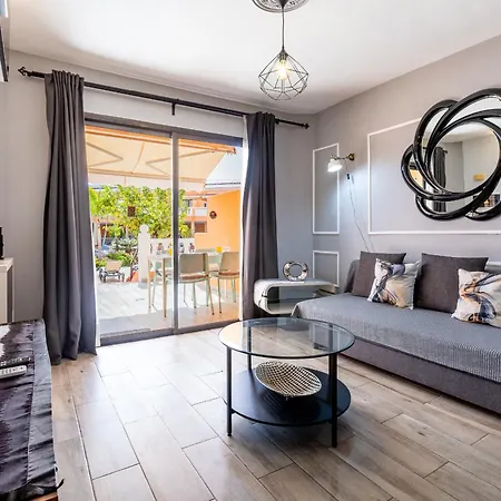 Beachfront Bliss - Tenerife Royal Gardens Apartment Playa de las Americas (Tenerife)