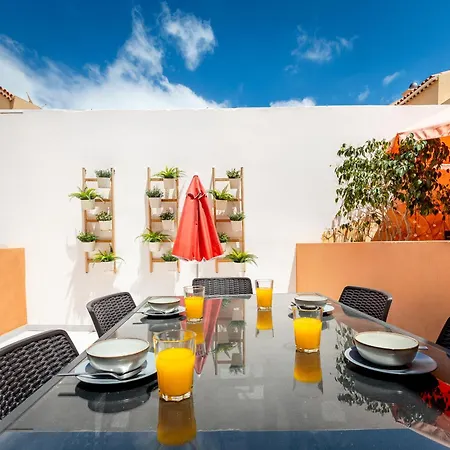 Beachfront Bliss - Tenerife Royal Gardens شقة